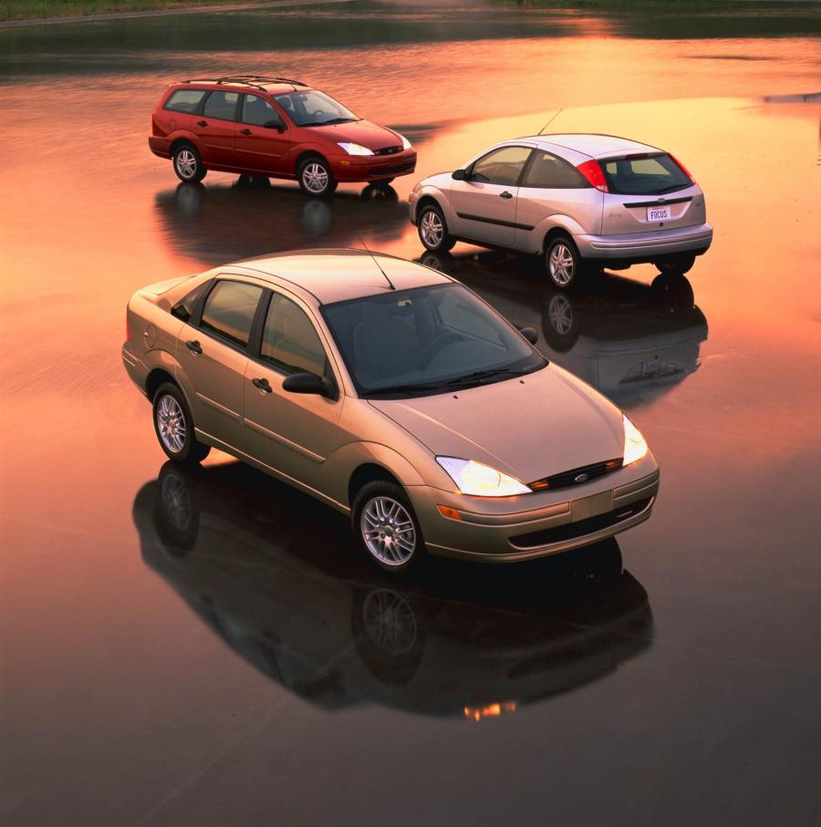  Ford Focus Saloon 1999 года  (фото 18 из 53)